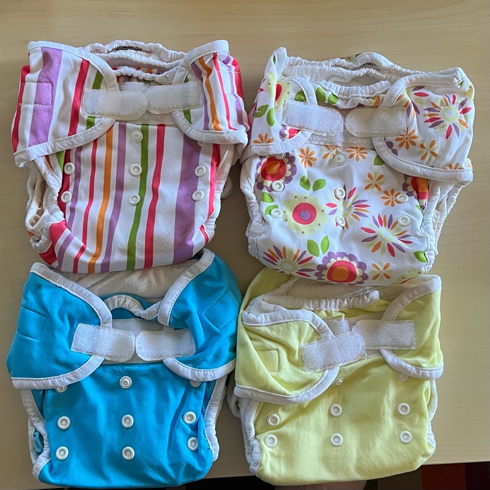 4 Thirsties size 2 all in one cloth diapers. Fits 18-40 lbs, 9-36 months.